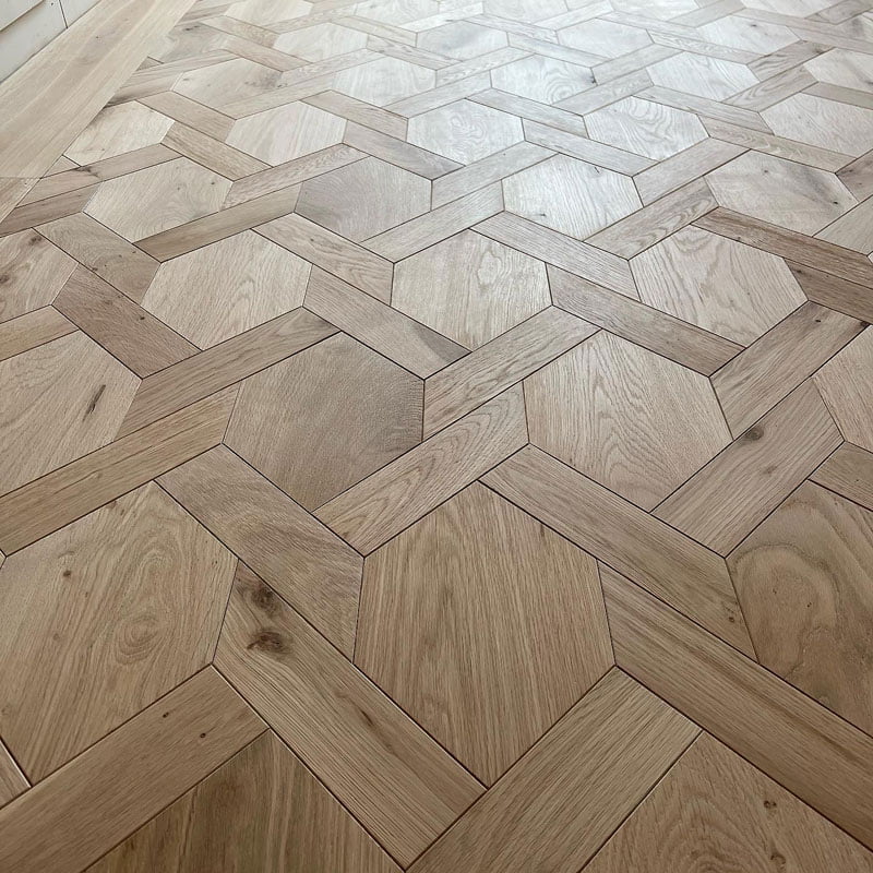 https://www.parquetversaillesancien.fr/wp-content/uploads/2023/07/Hexagon-Mansion-waves-Parquet-flooring-4.jpg