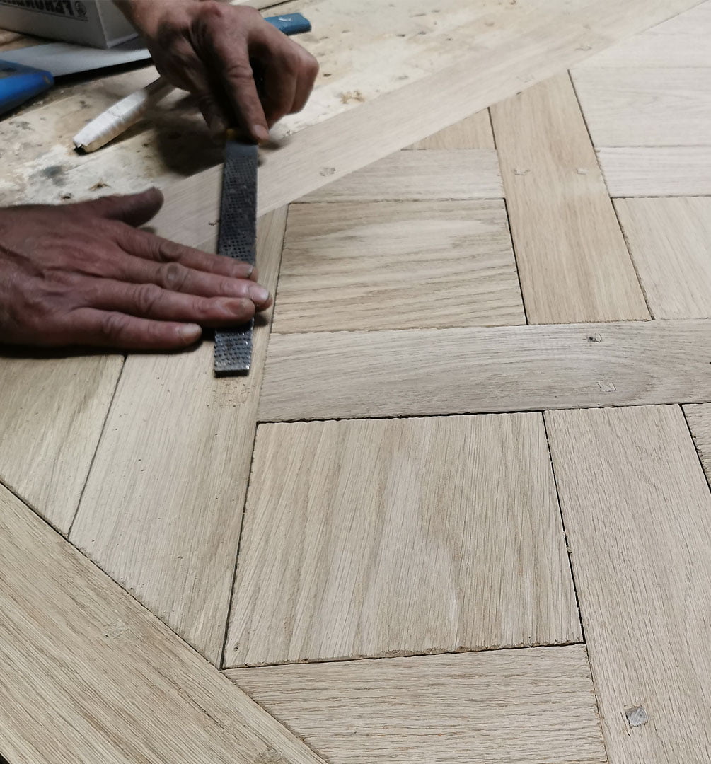 https://www.parquetversaillesancien.fr/wp-content/uploads/2023/07/PARQUET-PANEL-HANDMADE-home.jpg